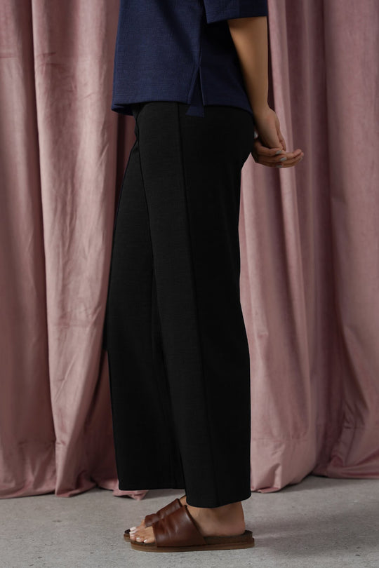 BLACK STRETCHY PANTS WITH PLEAT
