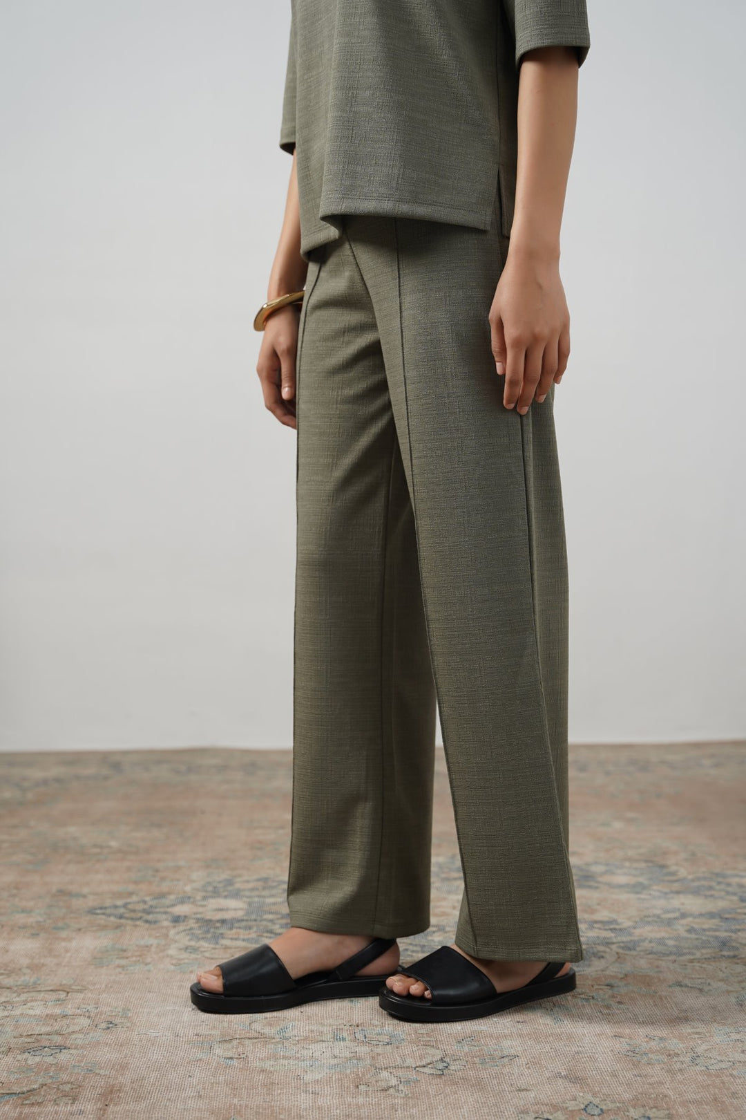 STRETCHY PANTS WITH PLEAT