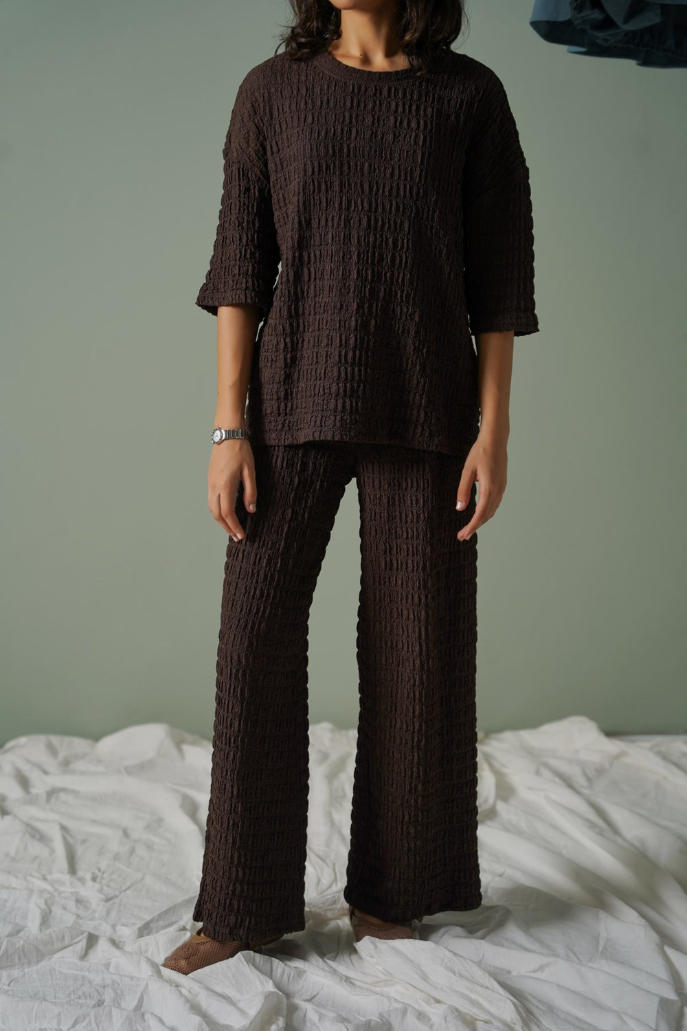 BROWN BUBBLE CRINKLE PANTS