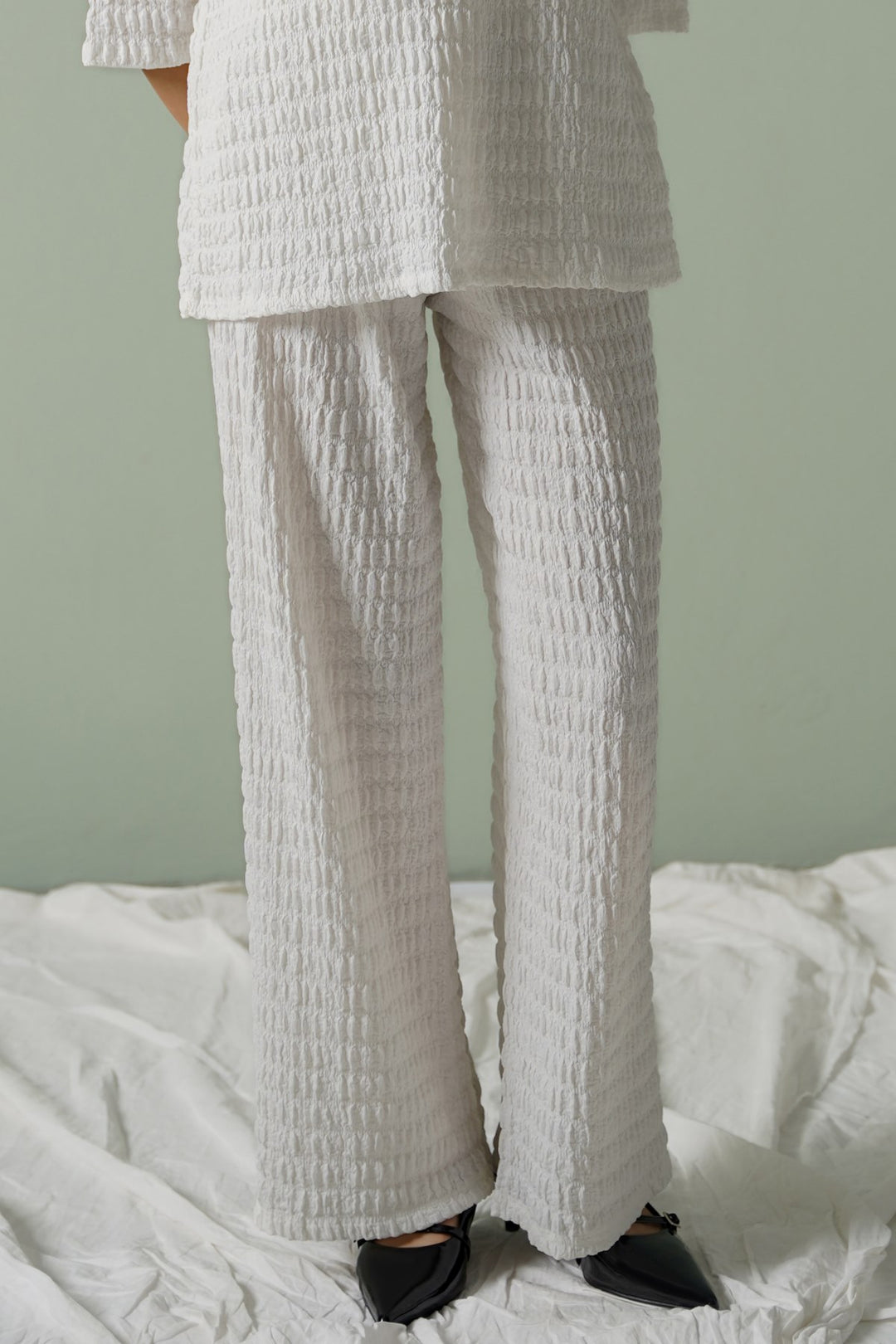 WHITE BUBBLE CRINKLE PANTS
