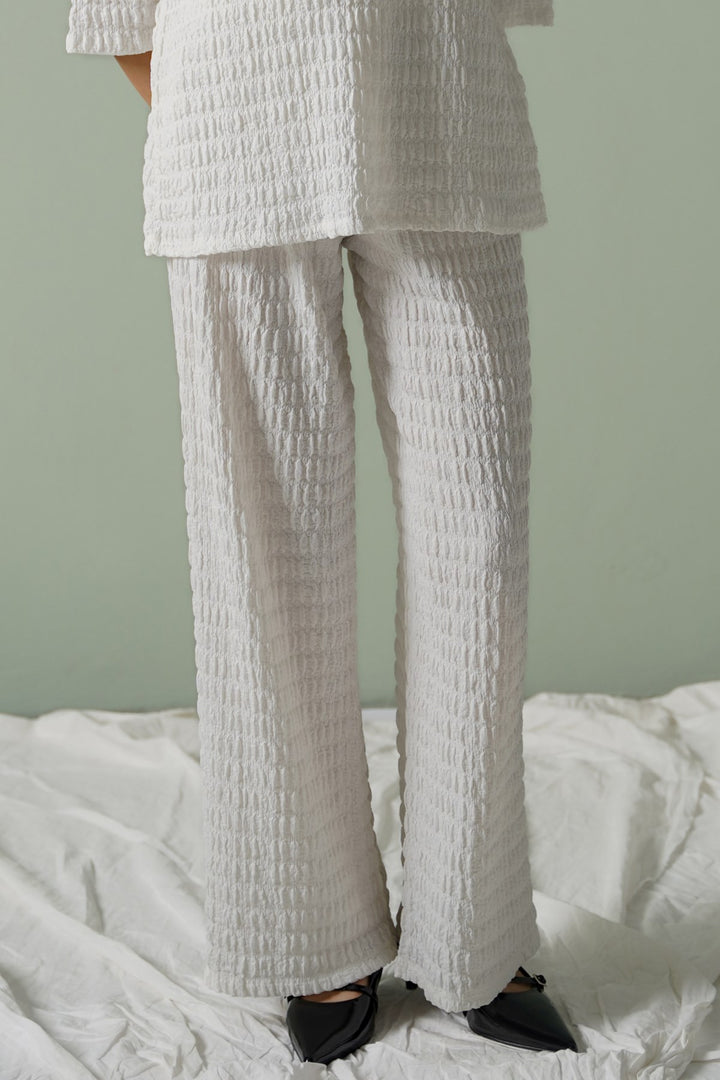 WHITE BUBBLE CRINKLE PANTS