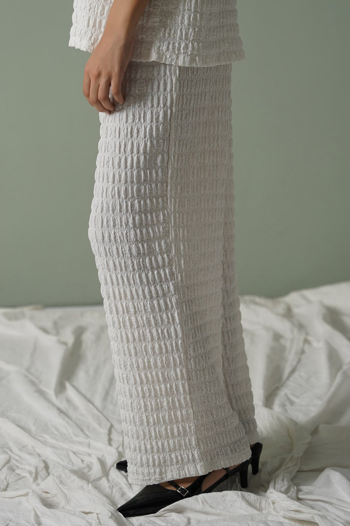 WHITE BUBBLE CRINKLE PANTS