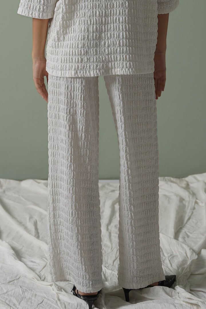 WHITE BUBBLE CRINKLE PANTS