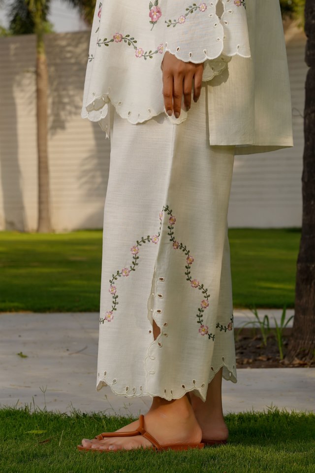 WHITE PEONY EMBROIDERED CULOTTE