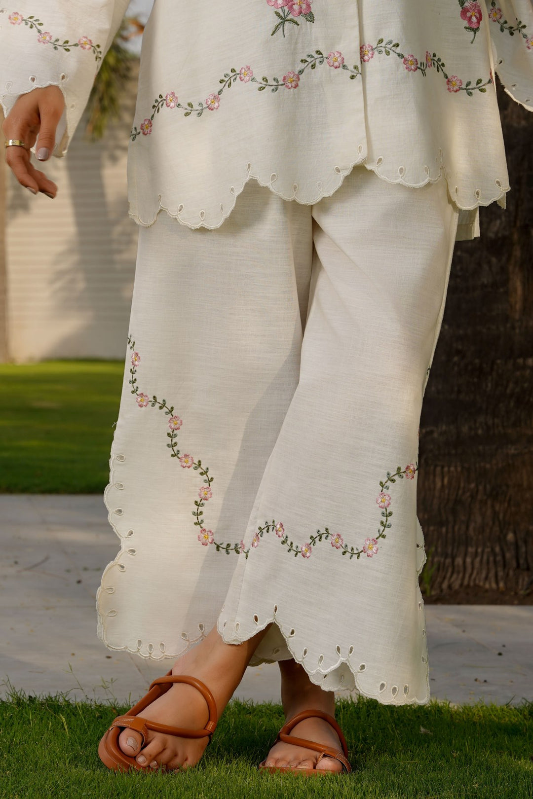 WHITE PEONY EMBROIDERED CULOTTE