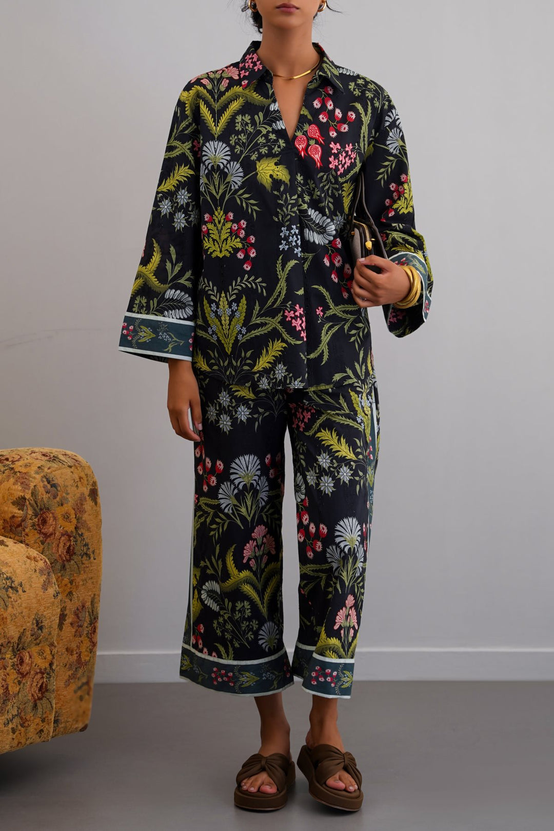 BLACK BOTANICAL EMBROIDERED PANTS