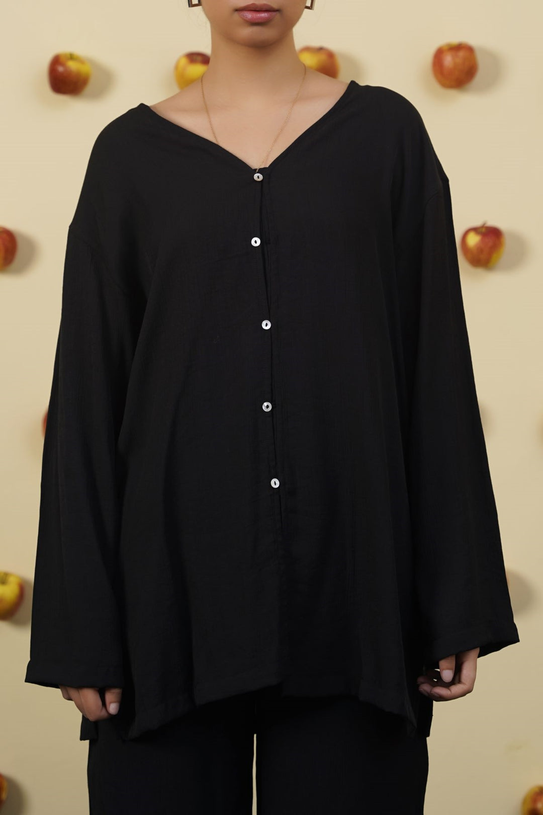 BLACK FLOWY TEXTURED BLOUSE