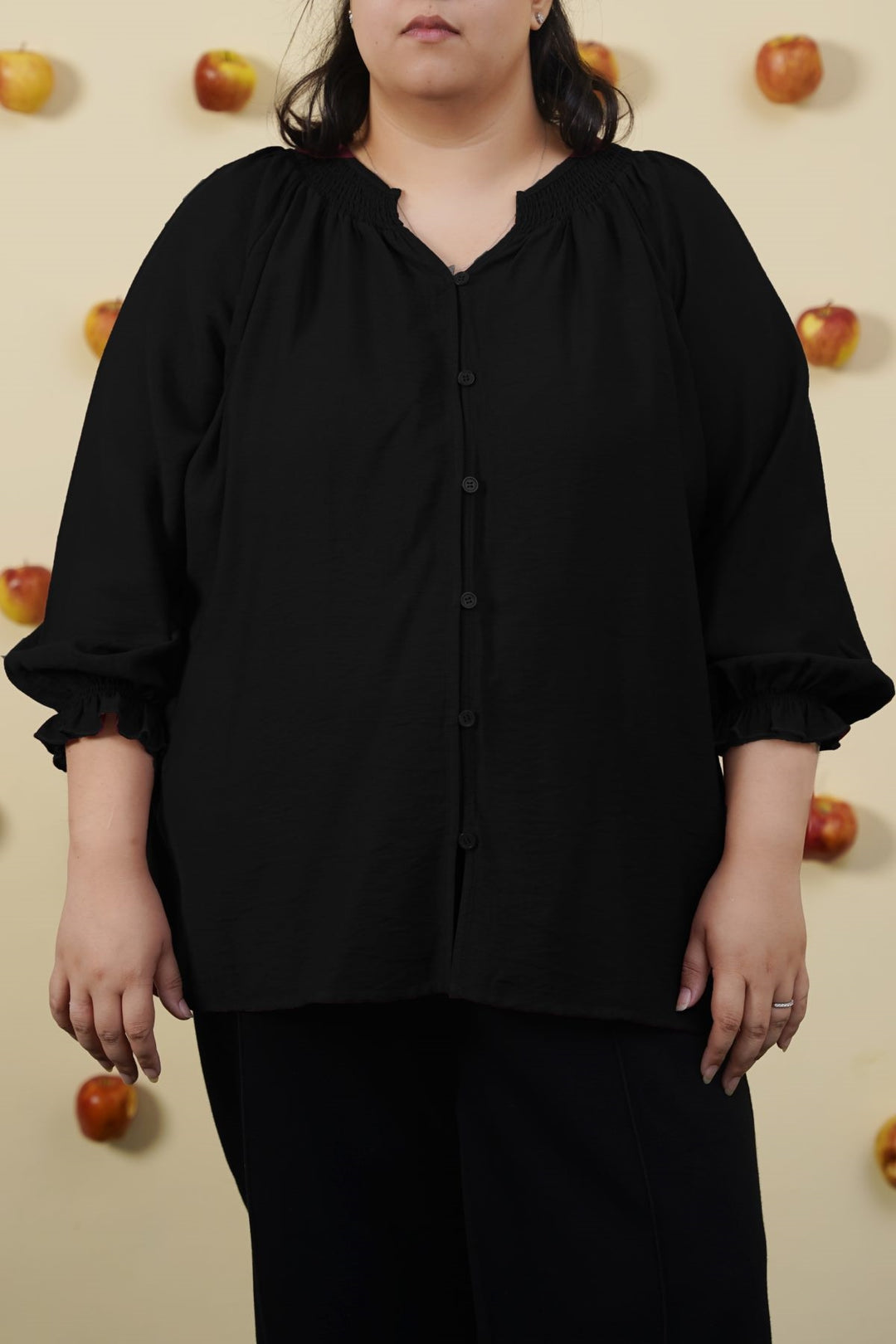 BLACK CURVE SMOCKED BLOUSE