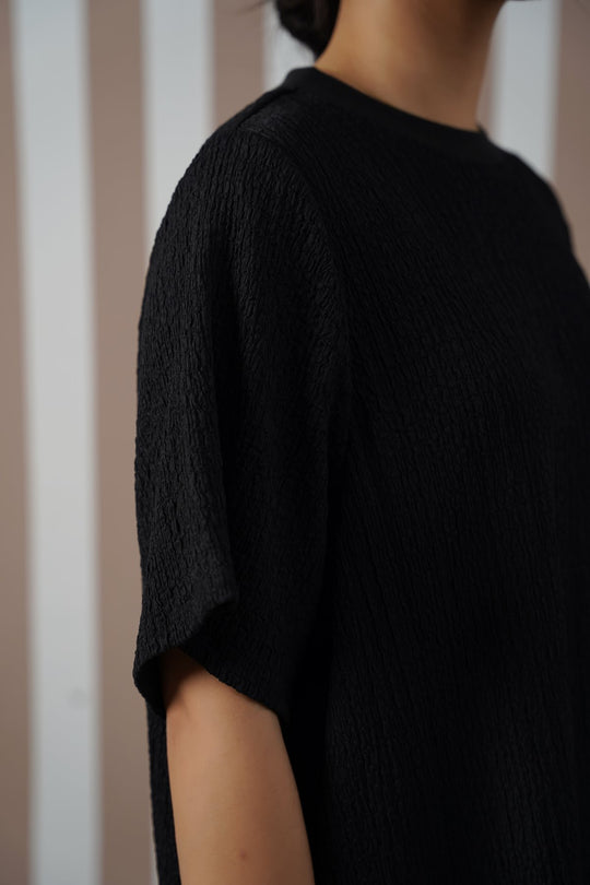 BLACK TEXTURED T-SHIRT TUNIC