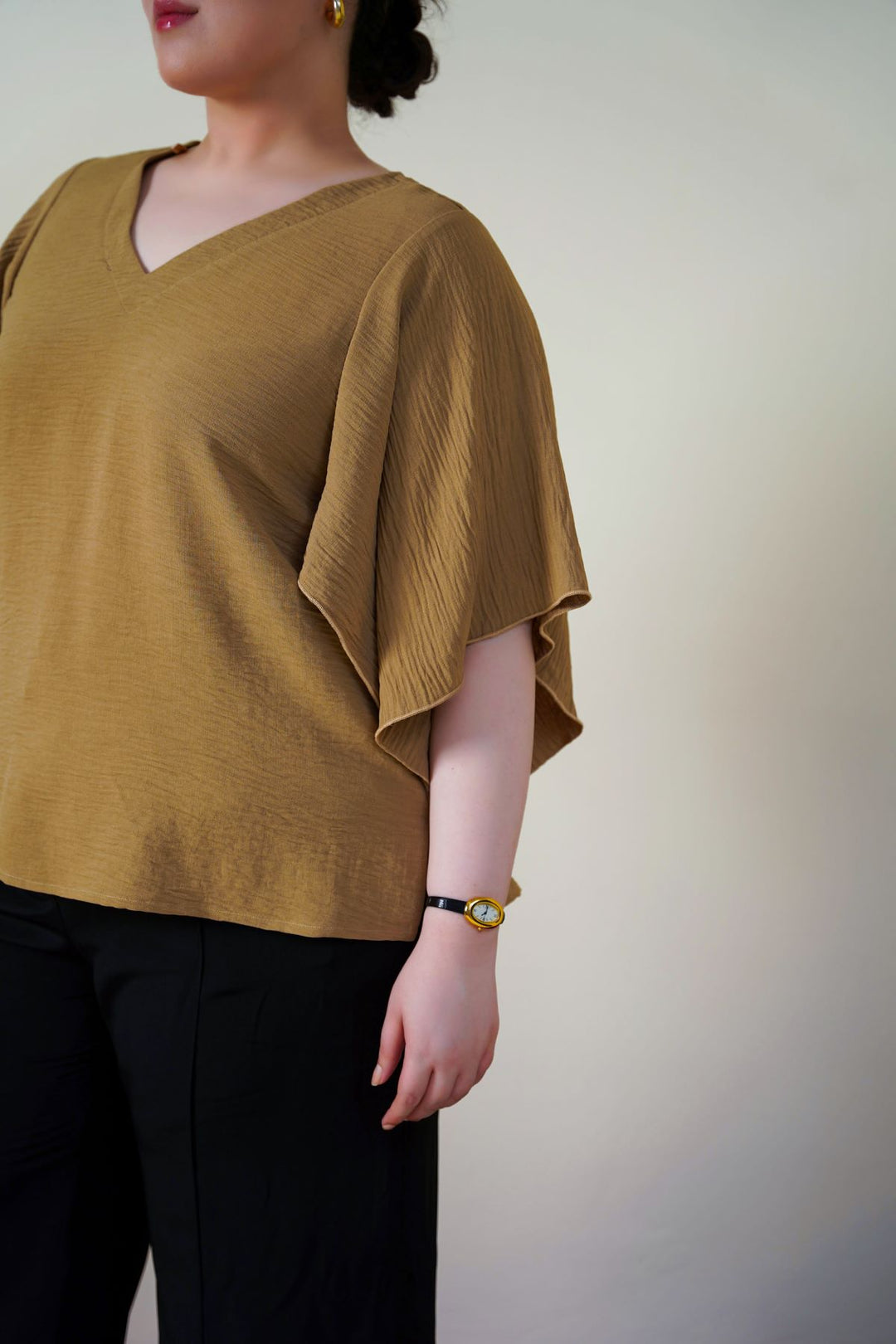 TAUPE BATWING FLOWY SHIRT