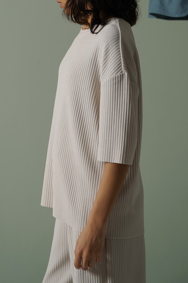 BEIGE LINEA STRETCHY TEE
