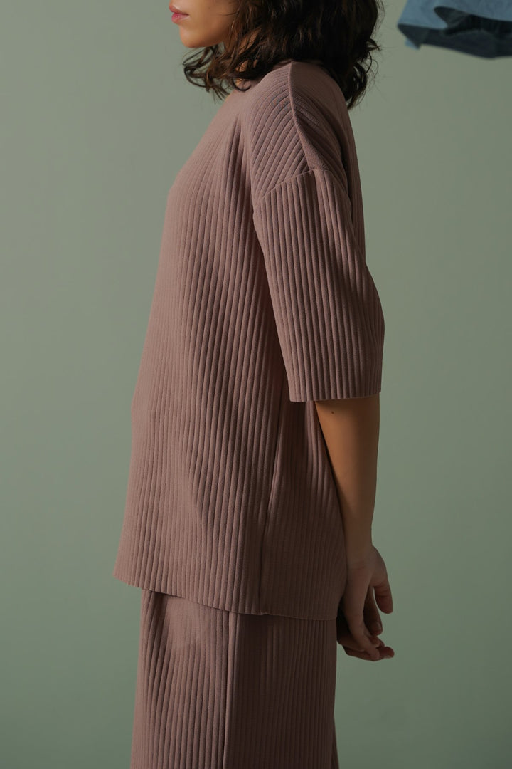 BROWN LINEA STRETCHY TEE