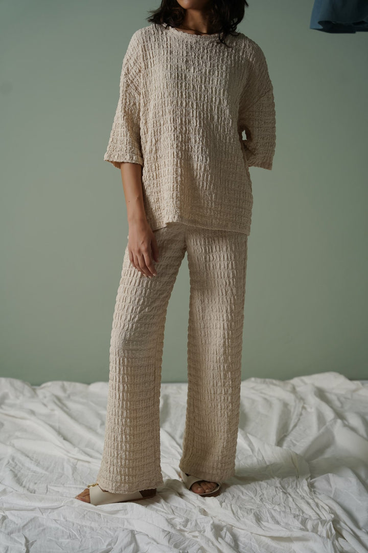BEIGE BUBBLE CRINKLE TEE
