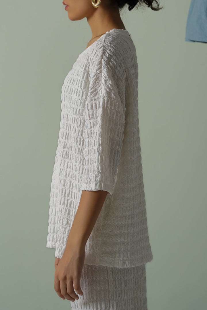 WHITE BUBBLE CRINKLE TEE