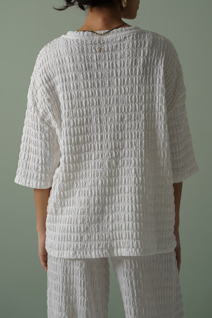 WHITE BUBBLE CRINKLE TEE