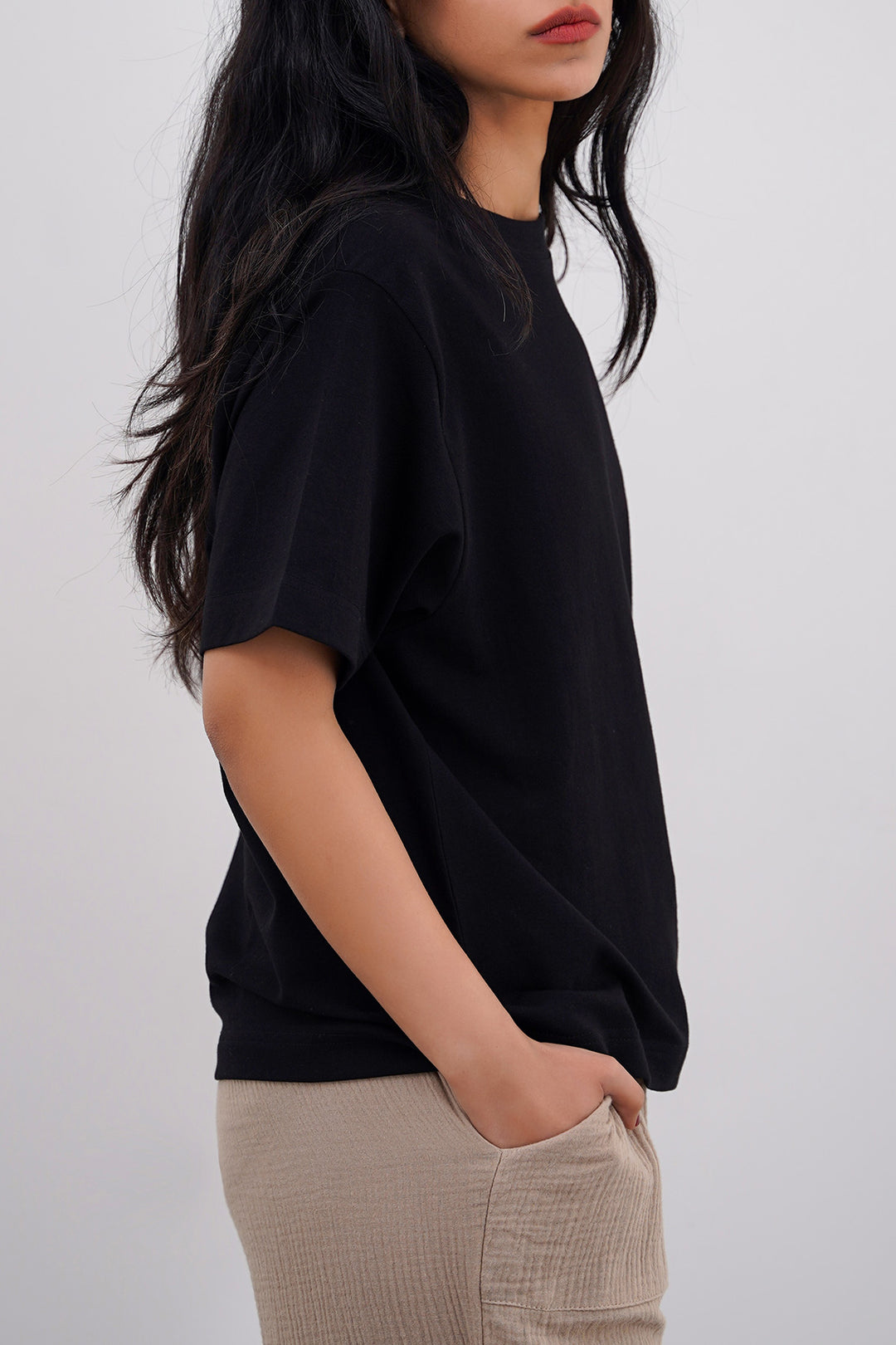 BLACK ALL- COTTON TEE