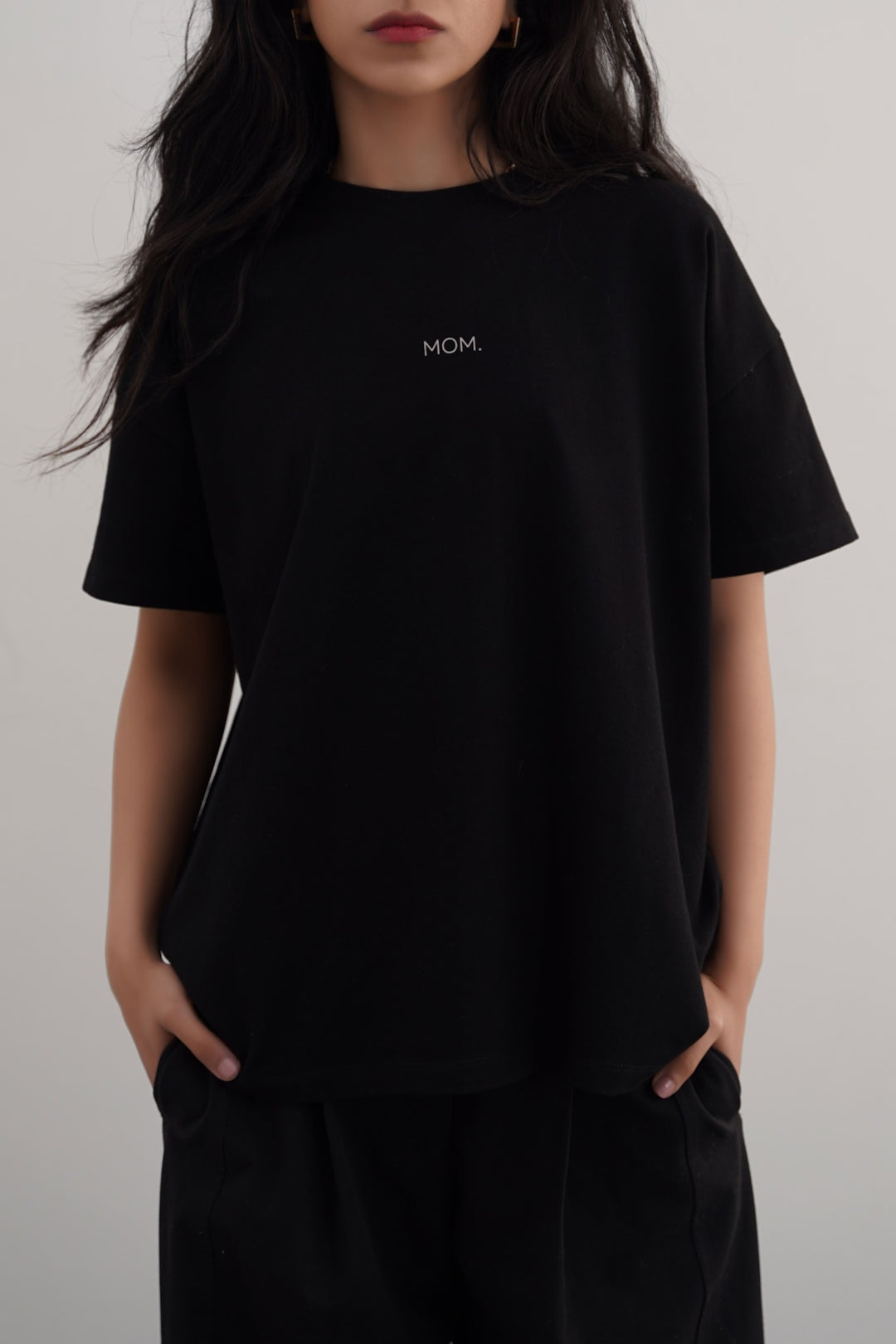 BLACK MOM OVERSIZED TEE