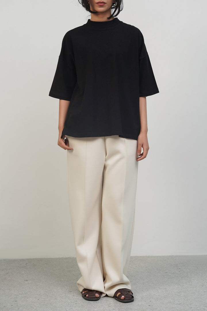 BLACK ROUND NECK TEE