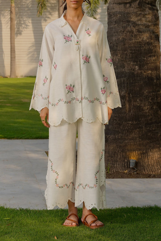 WHITE PEONY SHIRT WITH HANDMADE BROOCH
