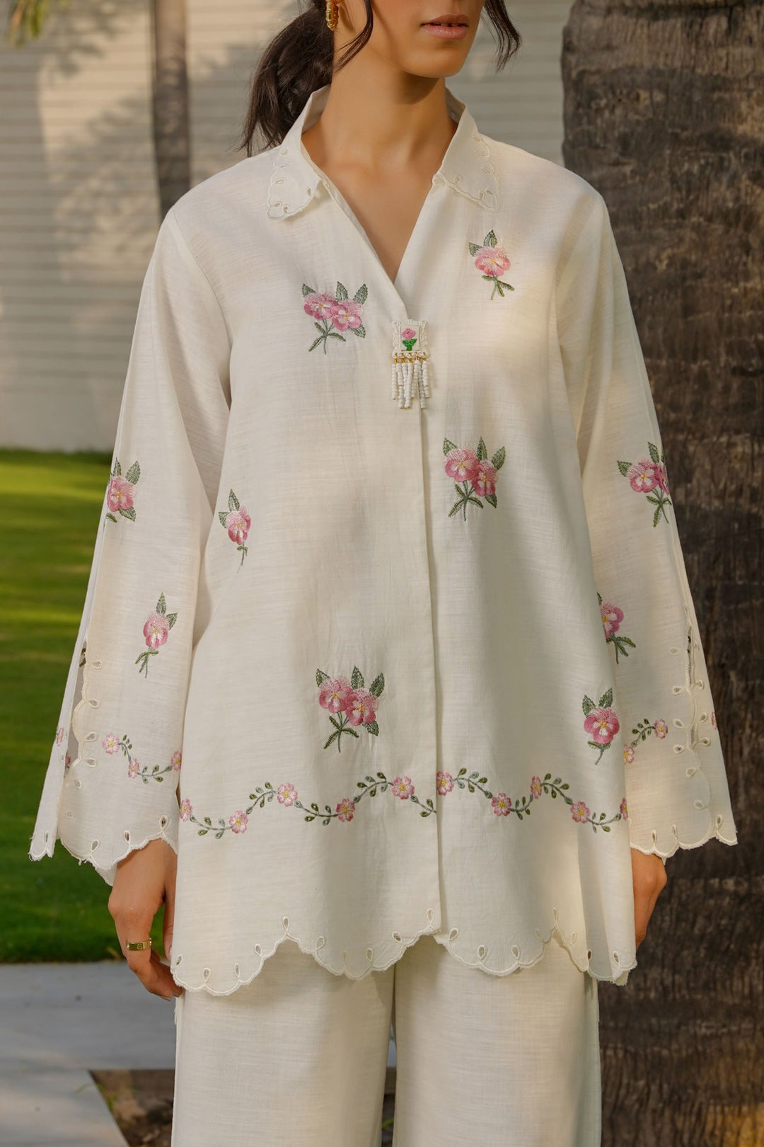 WHITE PEONY SHIRT WITH HANDMADE BROOCH
