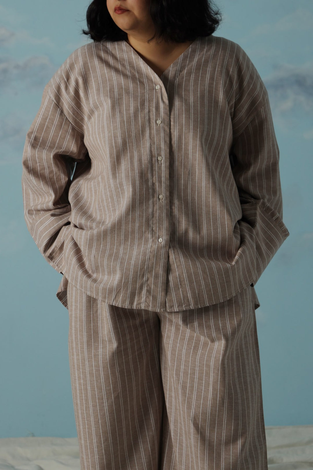BEIGE CURVE STRIPED BATWING SHIRT