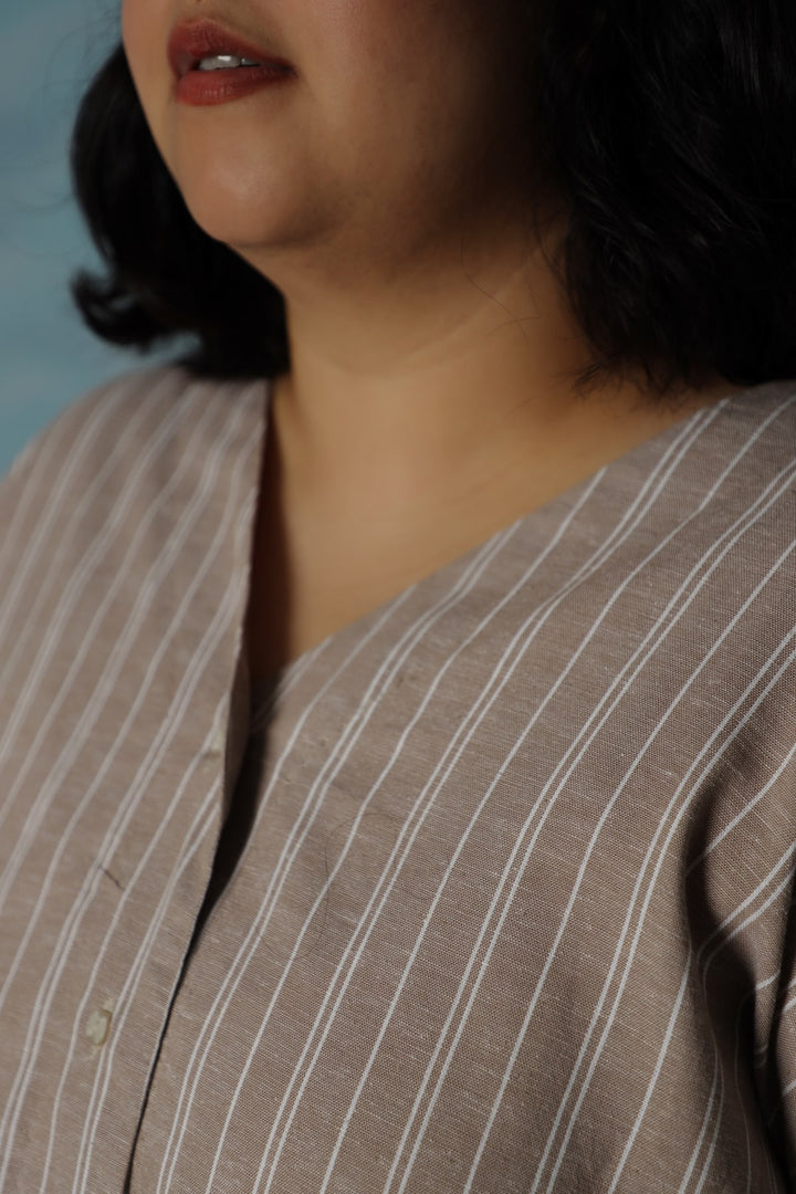 BEIGE CURVE STRIPED BATWING SHIRT