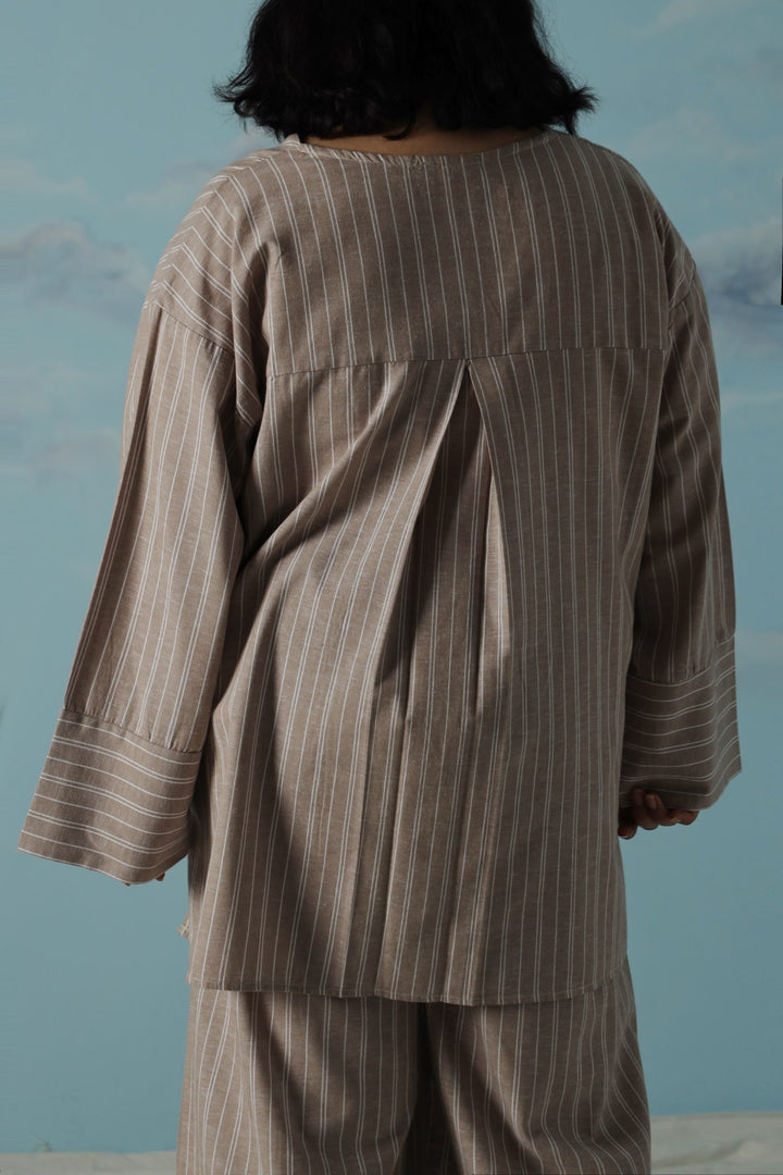 BEIGE CURVE STRIPED BATWING SHIRT