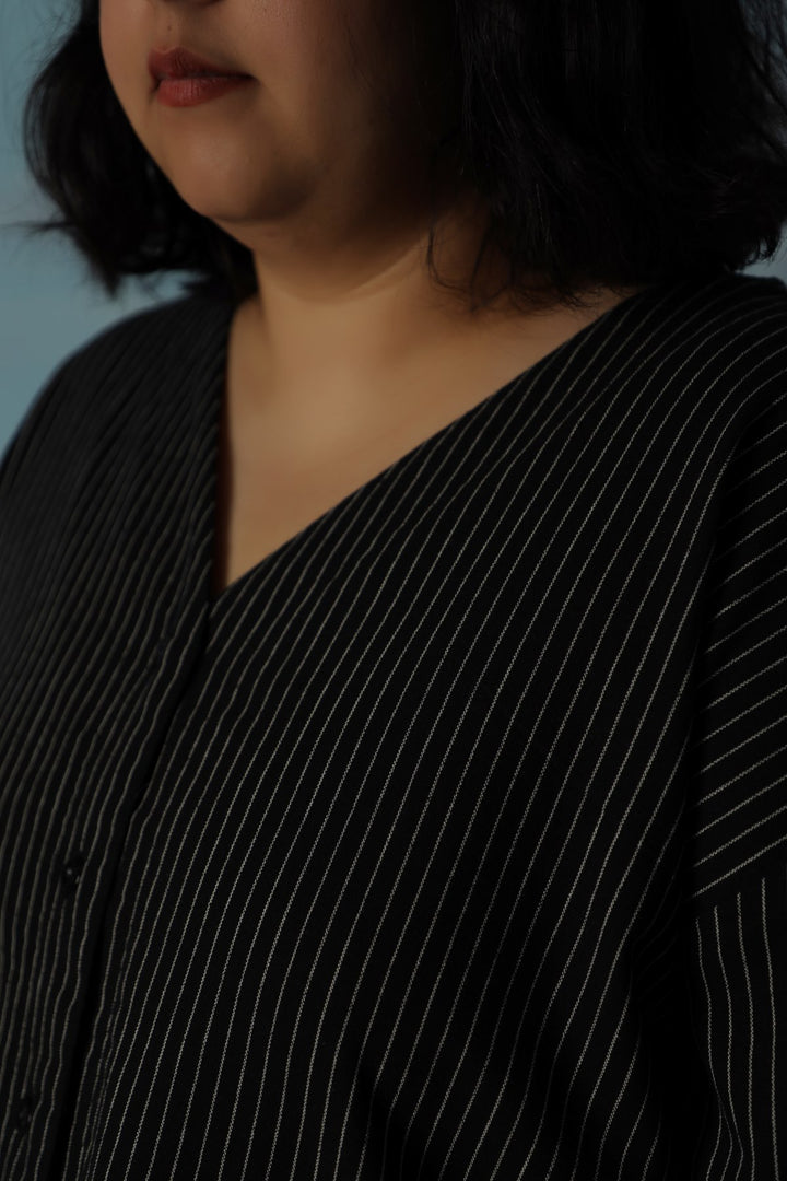 BLACK CURVE STRIPED BATWING SHIRT