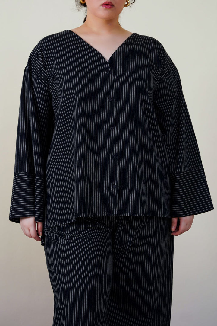 CURVE STRIPED BATWING SHIRT