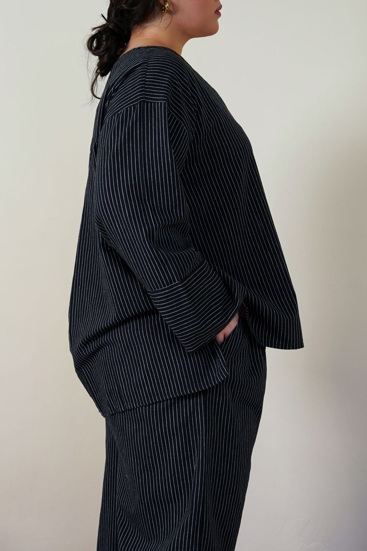 CURVE STRIPED BATWING SHIRT