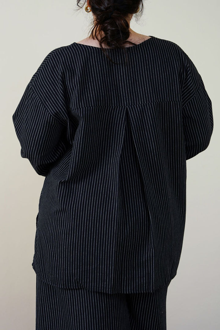 CURVE STRIPED BATWING SHIRT