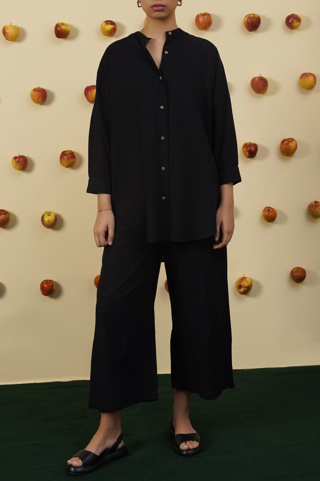 BLACK ESSENTIAL COTTON SHIRT