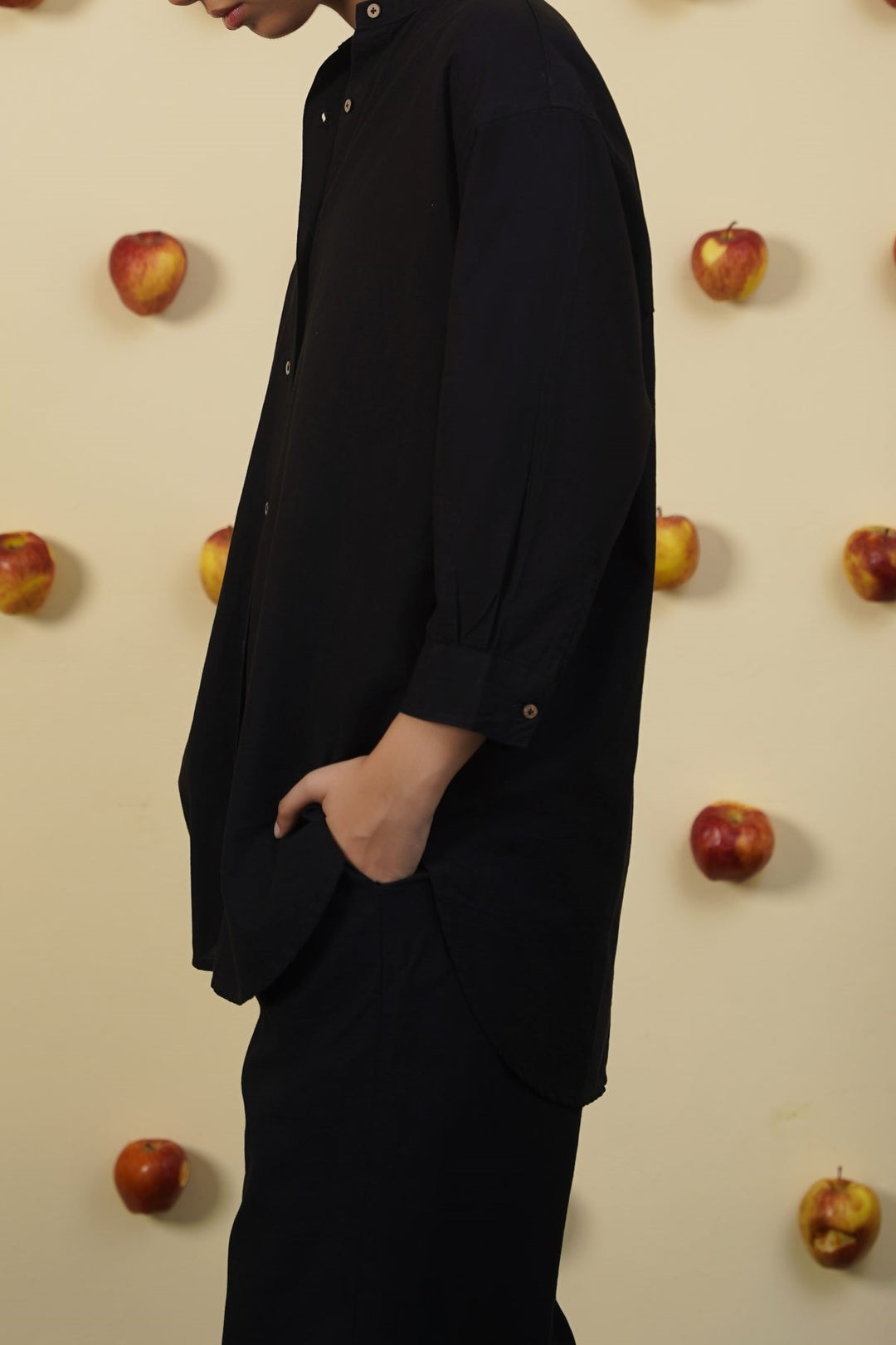 BLACK ESSENTIAL COTTON SHIRT