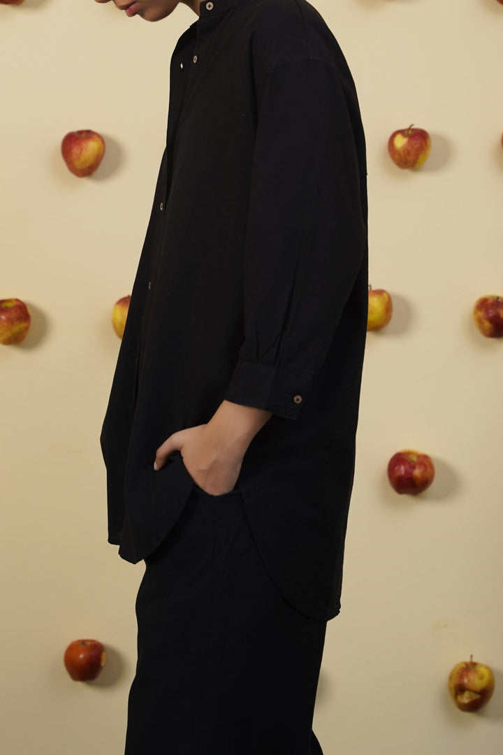 BLACK ESSENTIAL COTTON SHIRT