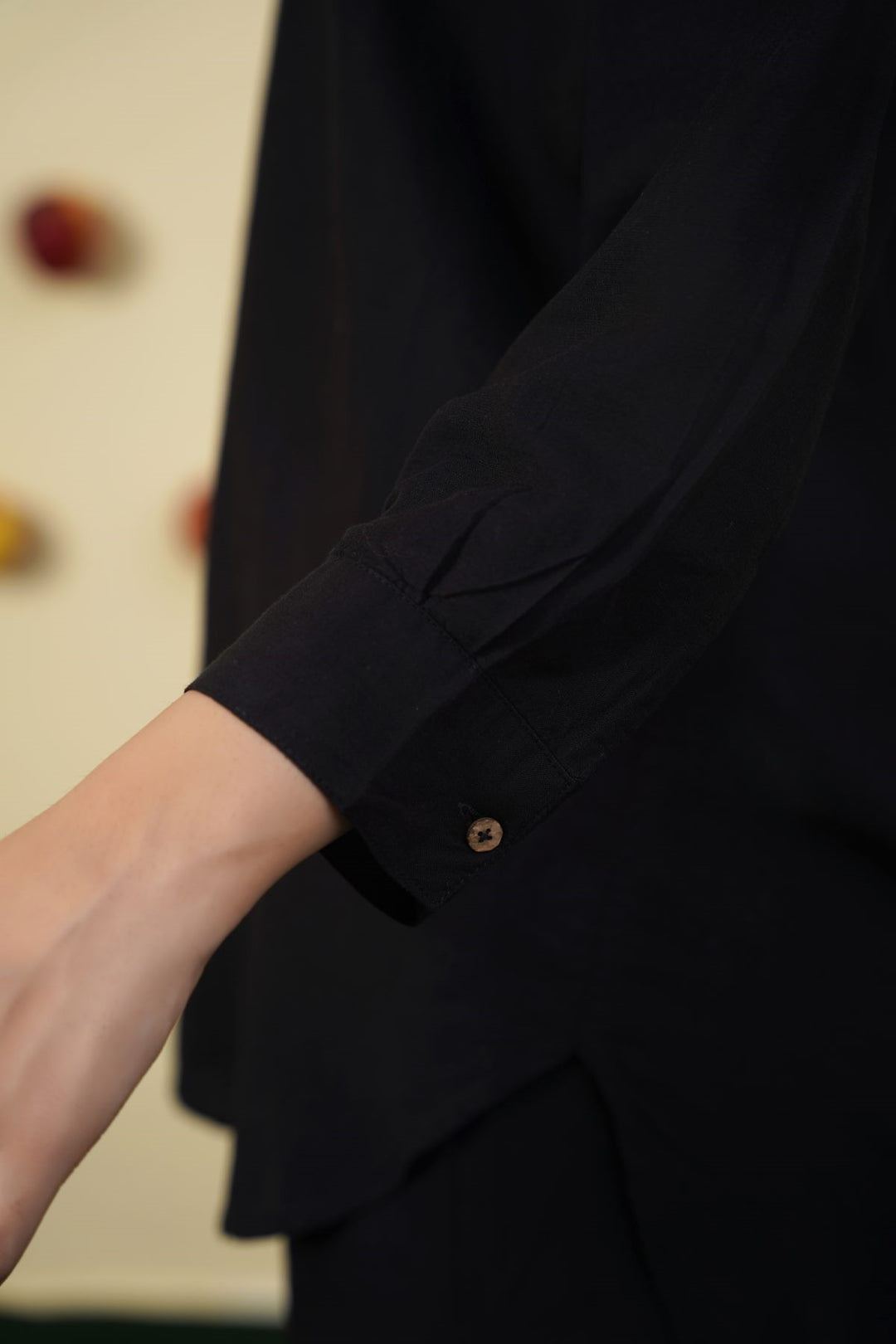 BLACK ESSENTIAL COTTON SHIRT