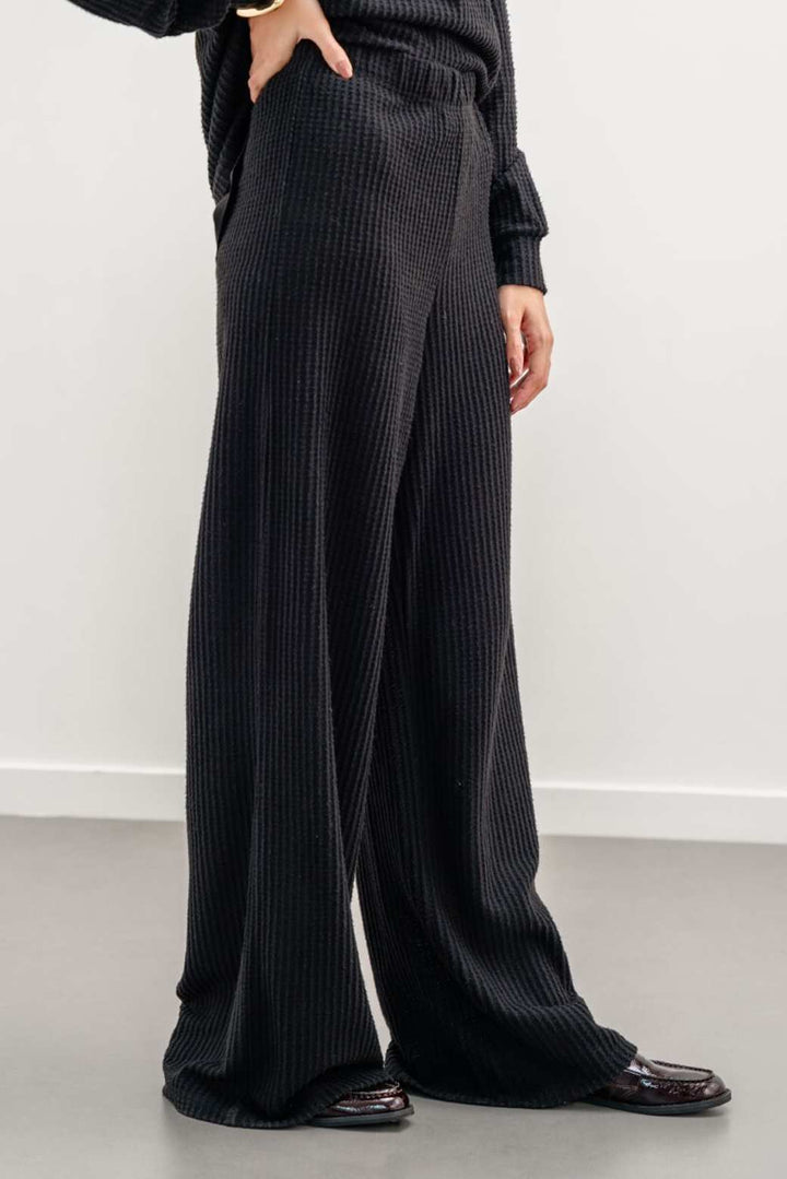 BLACK TEXTURED TROUSERS