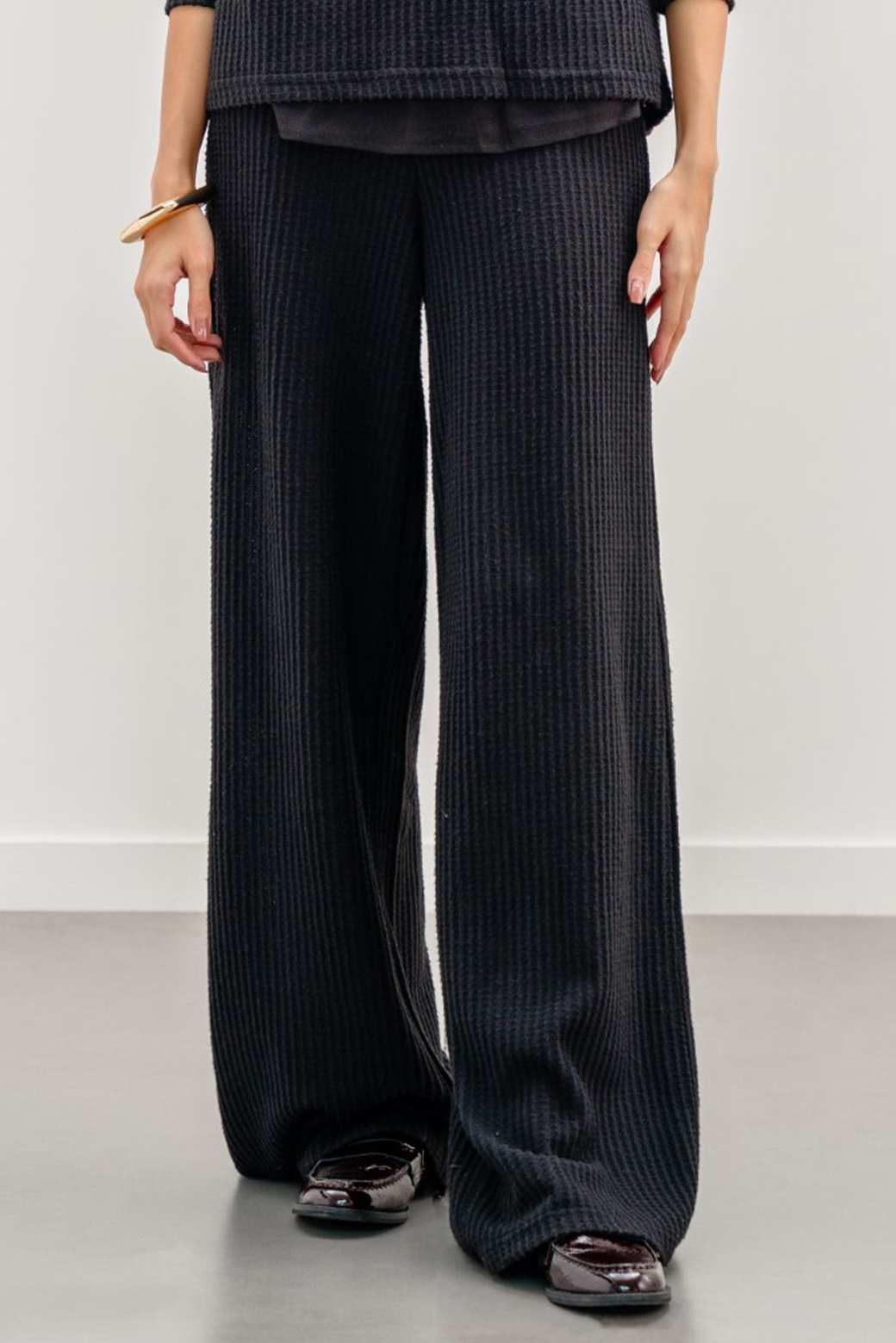 BLACK TEXTURED TROUSERS