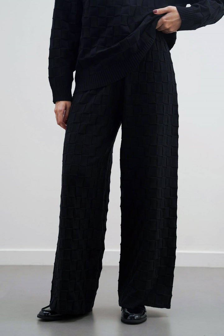 BLACK CHECKERED KNIT PANTS