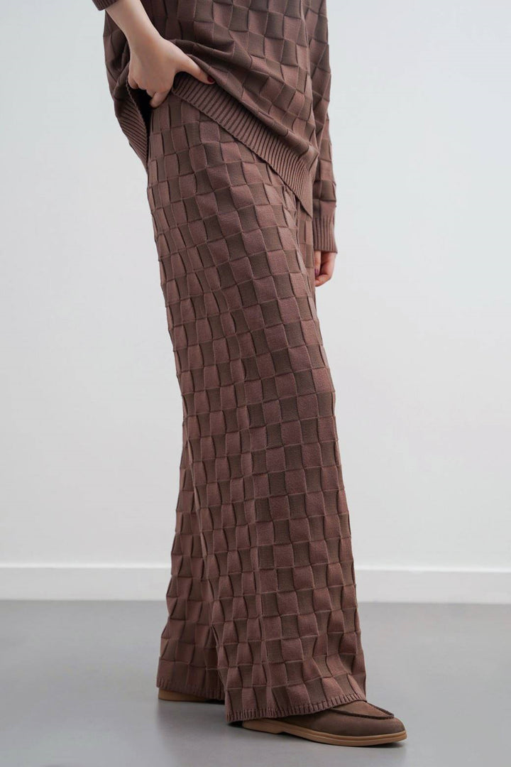 DARK BROWN CHECKERED KNIT PANTS