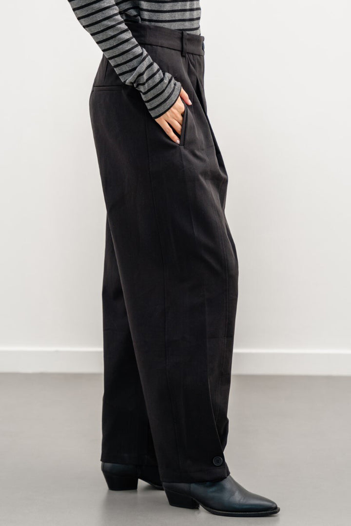 BLACK BARREL TROUSERS