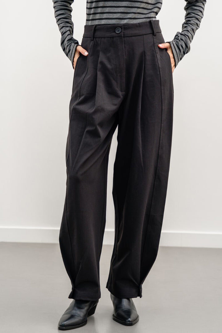 BLACK BARREL TROUSERS