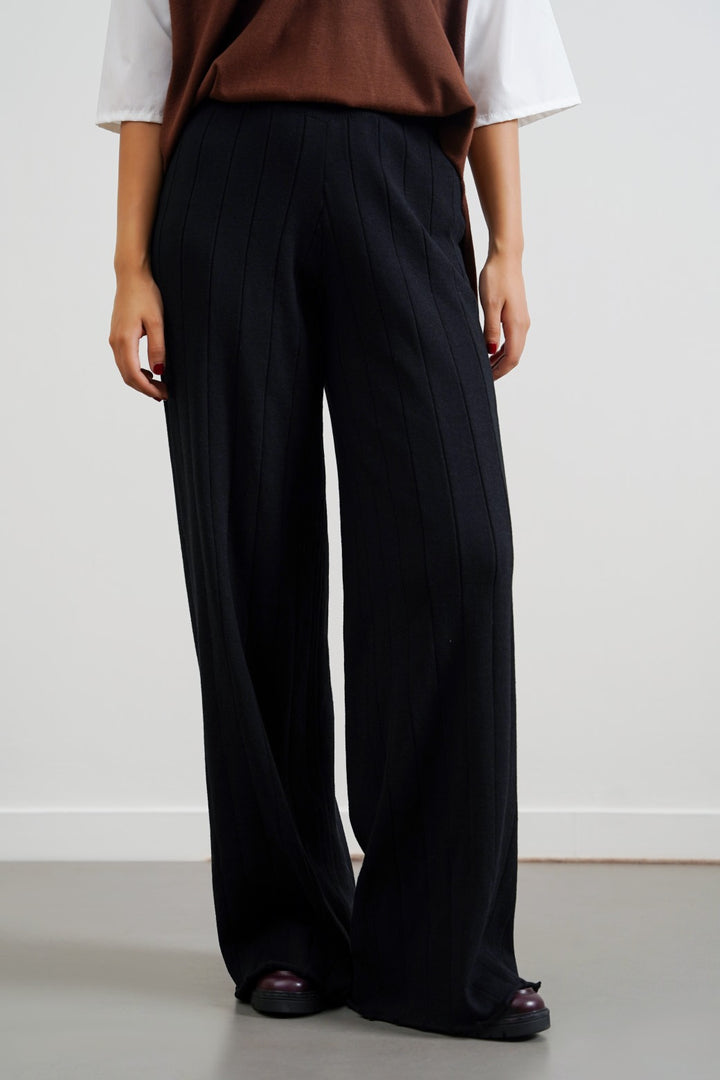 BLACK RIB-KNIT STRAIGHT PANTS