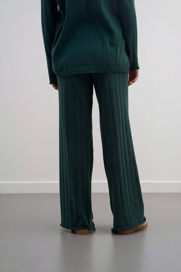 GREEN RIB-KNIT STRAIGHT PANTS