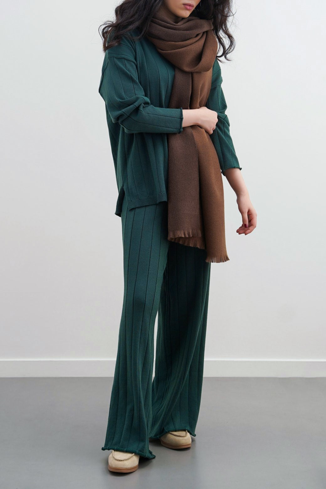 GREEN RIB-KNIT STRAIGHT PANTS