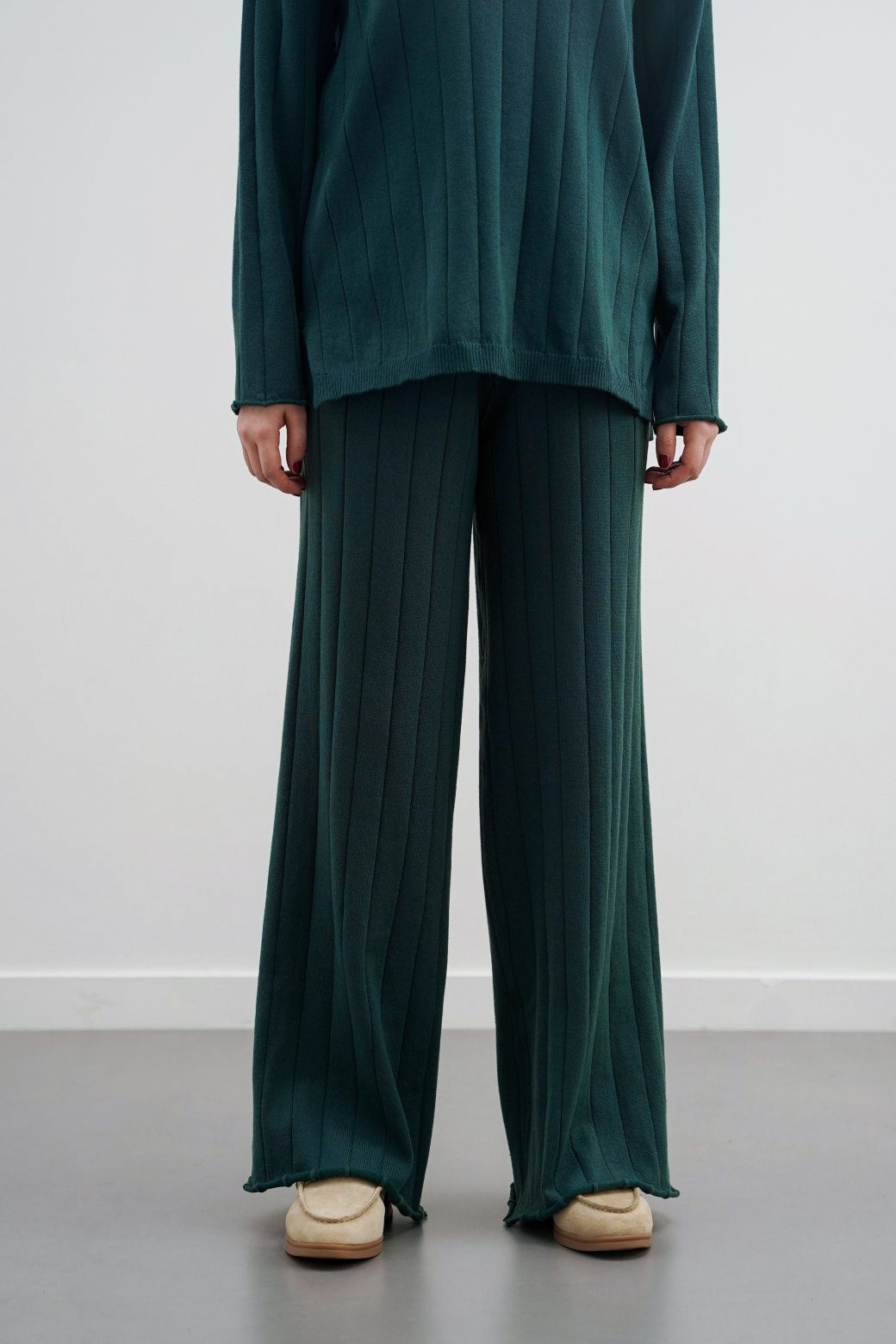 GREEN RIB-KNIT STRAIGHT PANTS