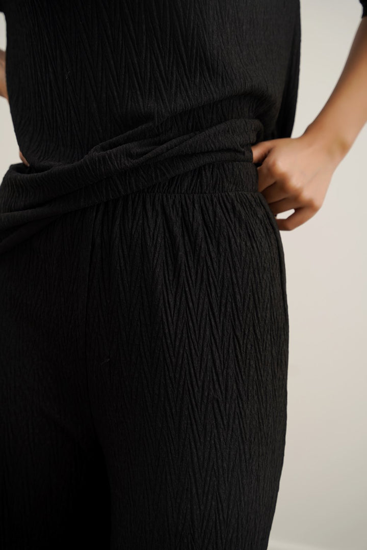 BLACK TEXTURED TROUSERS