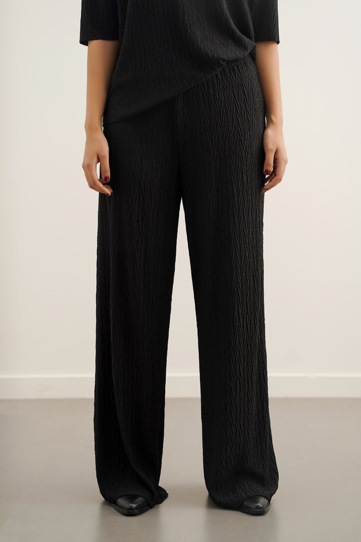 BLACK TEXTURED TROUSERS