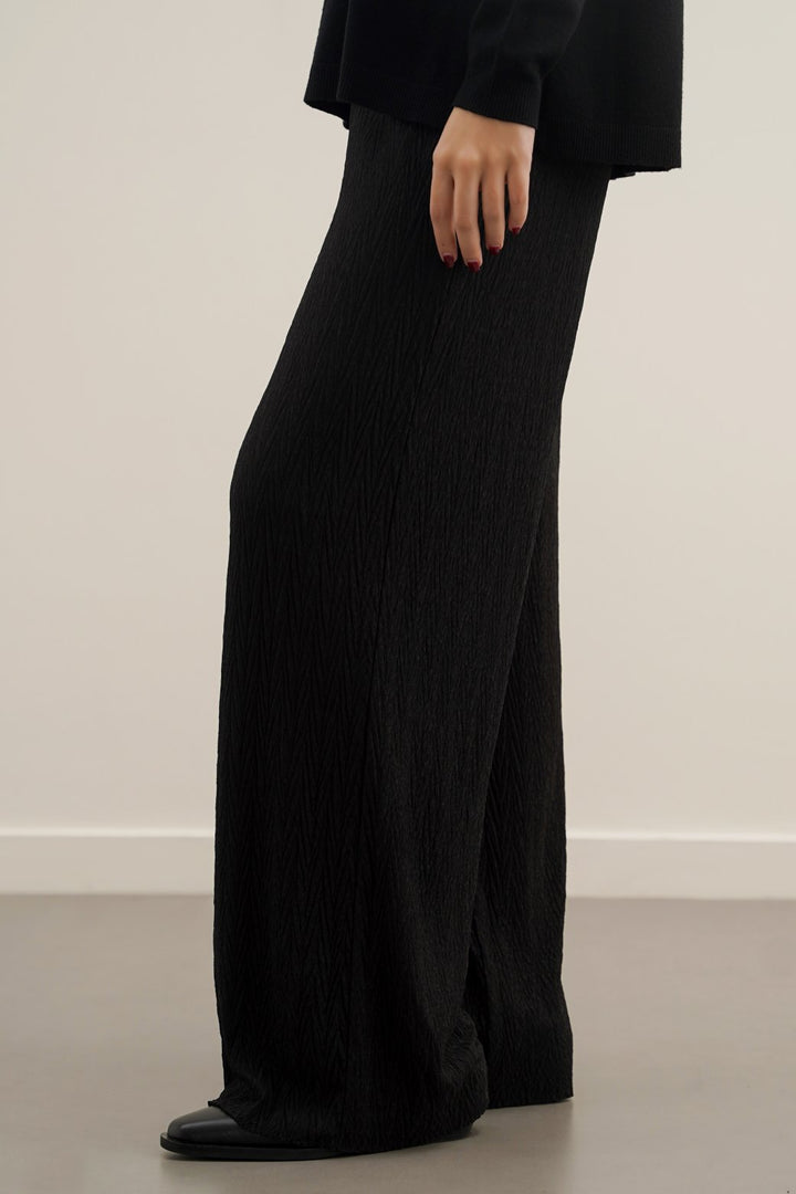 BLACK TEXTURED TROUSERS