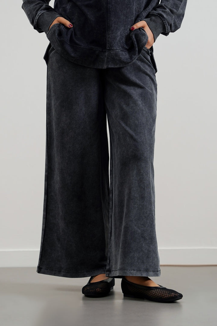 BLACK WASHED TROUSERS