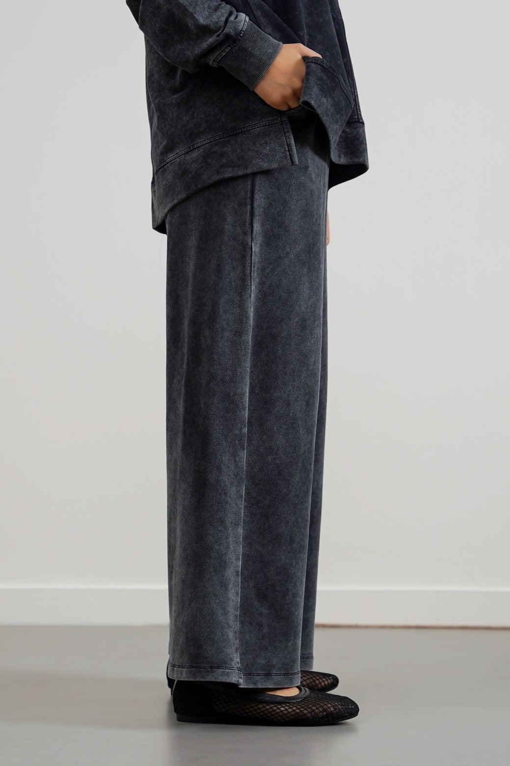 BLACK WASHED TROUSERS